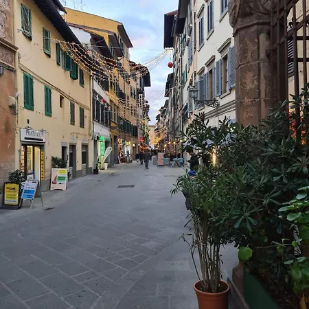 Chic Flat In Centre Near The Train Station * Florenz